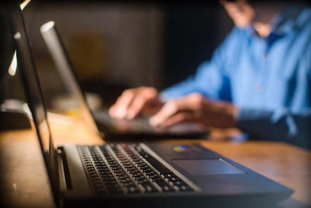 Portátil muy caliente: causas, riesgos y soluciones de refrigeración